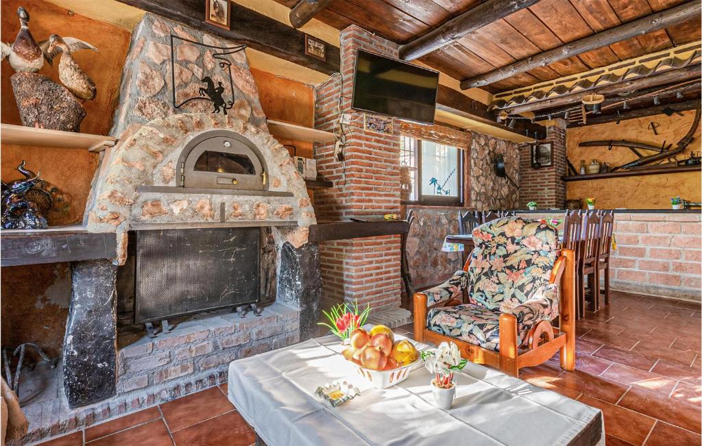 Stunning Home In Olivares With Private Swimming Pool, 4 Bedrooms And Outdoor Swimming Pool photo 3