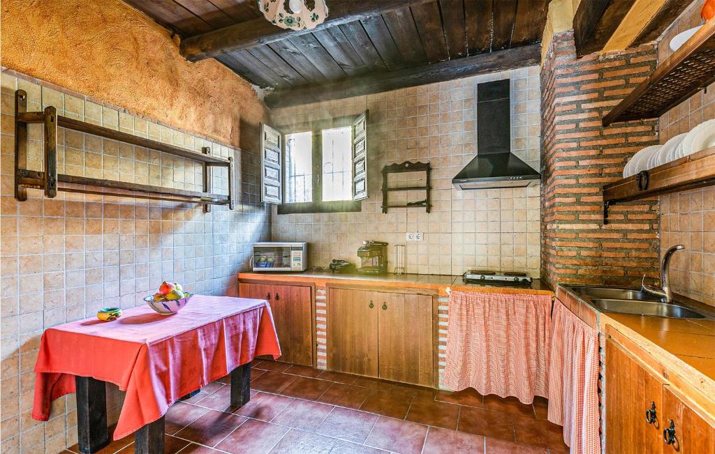 Stunning Home In Olivares With Private Swimming Pool, 4 Bedrooms And Outdoor Swimming Pool photo 4