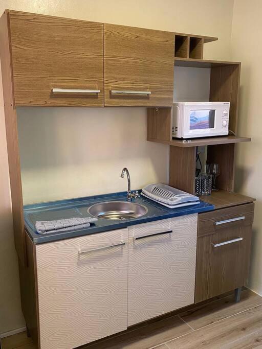 Spacious Apartment Minutes from the Beach photo 2