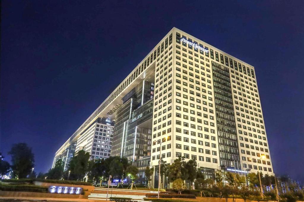Howard Johnson by Wyndham Optics Valley Residence Wuhan photo 1
