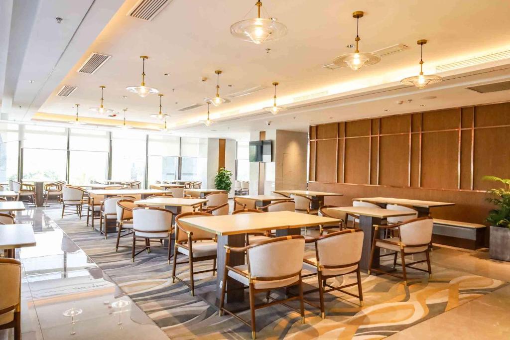 Howard Johnson by Wyndham Optics Valley Residence Wuhan photo 3