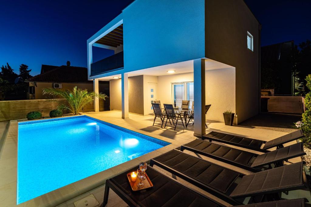 Casa Calido Karin