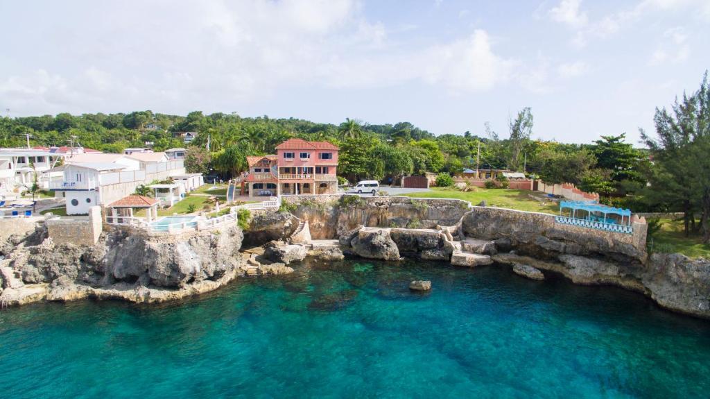 Castle Cove -Ocean Front Villa photo 1
