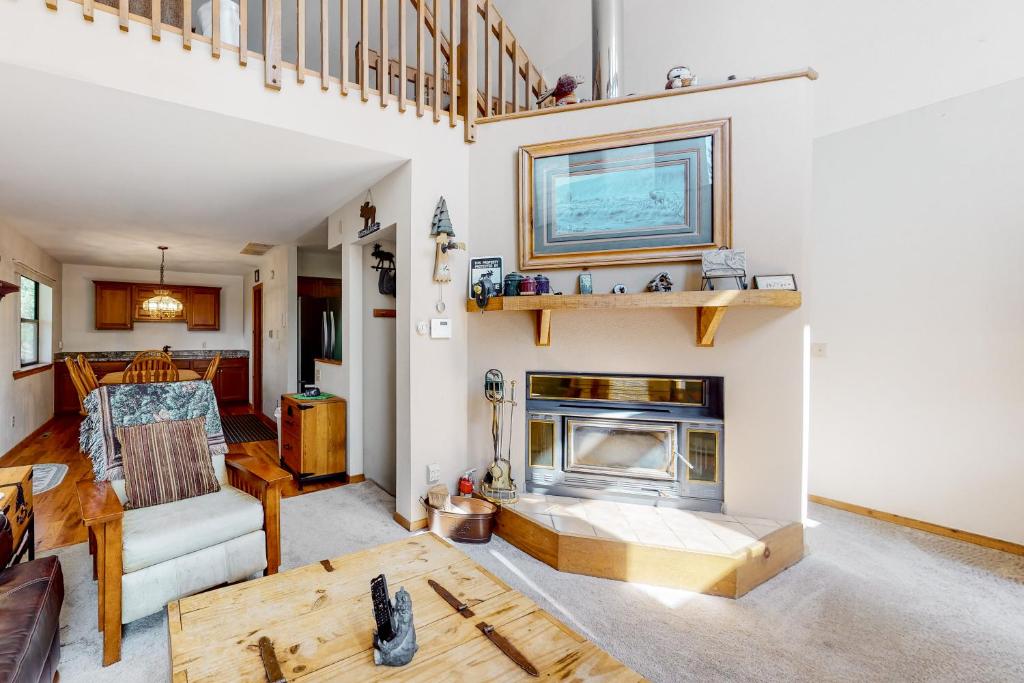 Cabin Getaway & Stonewood Lodge photo 1