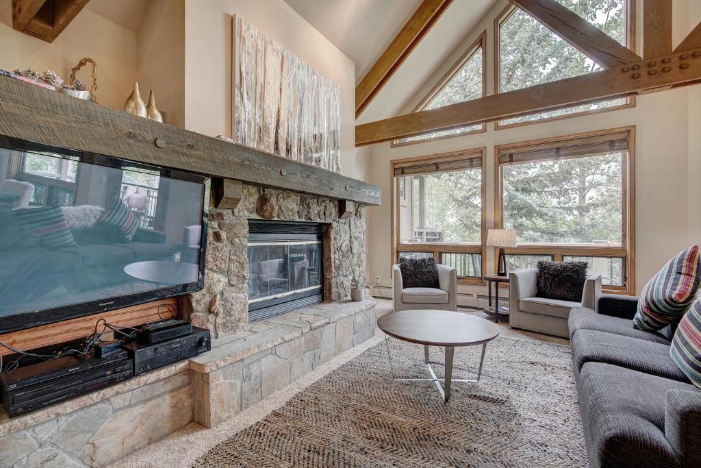 Luxury 4 bed Pines Townhome amongst the peace and quiet townhouse photo 3