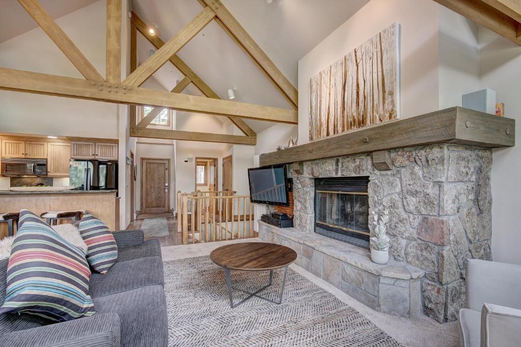 Luxury 4 bed Pines Townhome amongst the peace and quiet townhouse photo 4