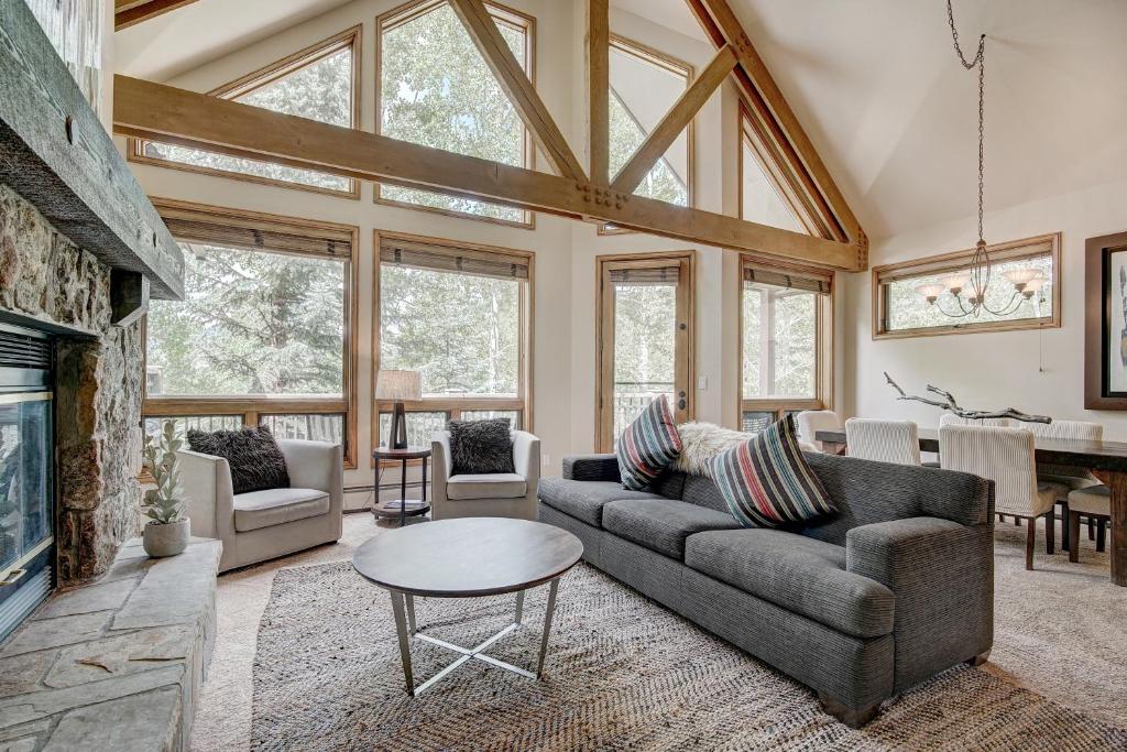 Luxury 4 bed Pines Townhome amongst the peace and quiet townhouse photo 2