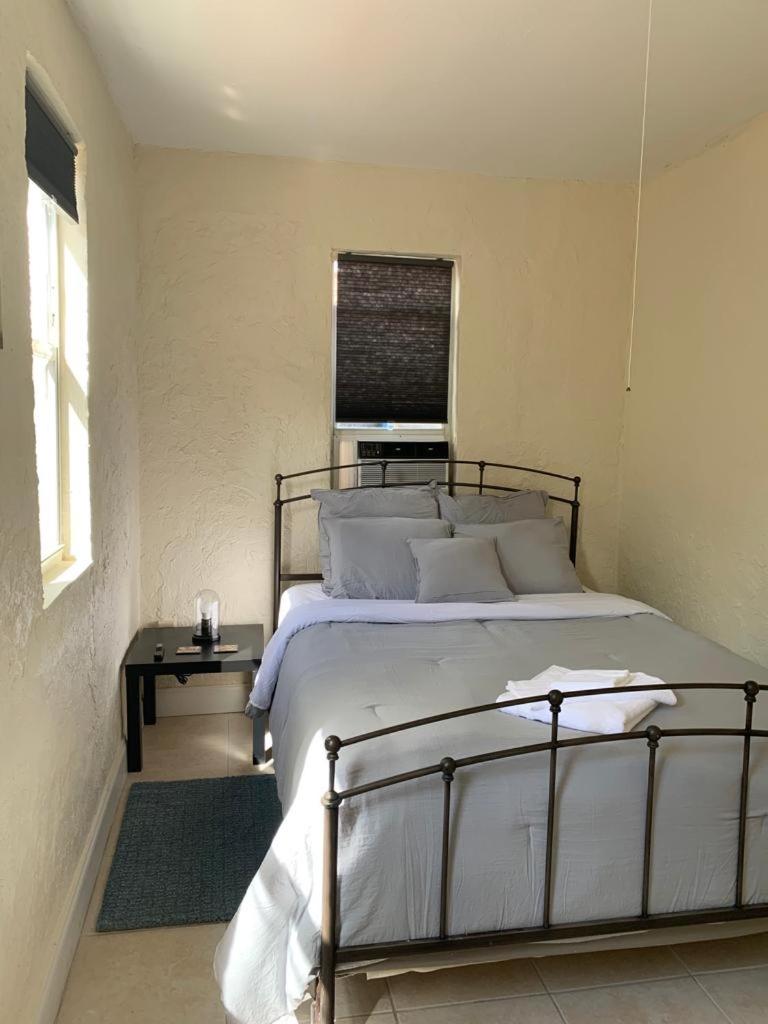 Cozy House 2 Rooms - Cute Private Room - Close to airport & Free parking image