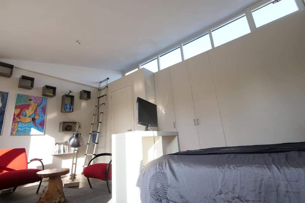 modern genieten in oud binnenstadspand photo 2