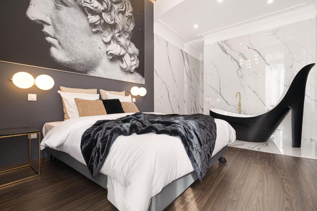 Legend Majestic - Baignoire chaussure - TV Miroir - Parking Privé photo 2