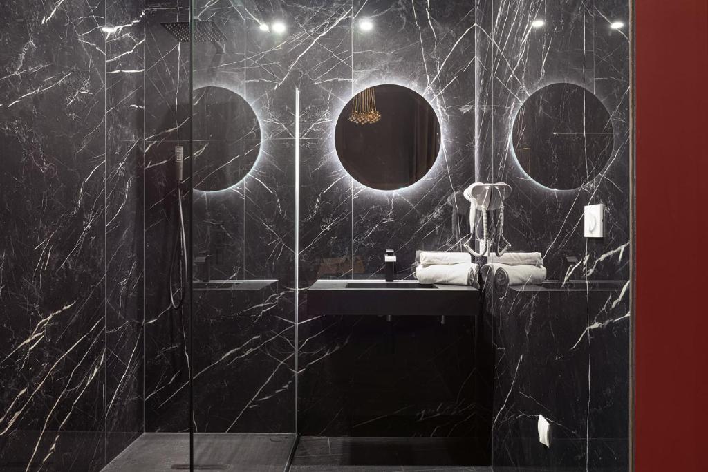 Legend Majestic Superbe Love Room - Jacuzzi - Champagne - Romantisme - parking privé photo 2