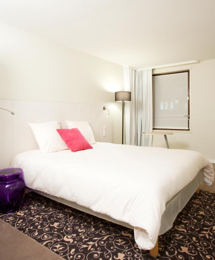 ibis Styles Lille Centre Gare Beffroi - Tap to explore photos