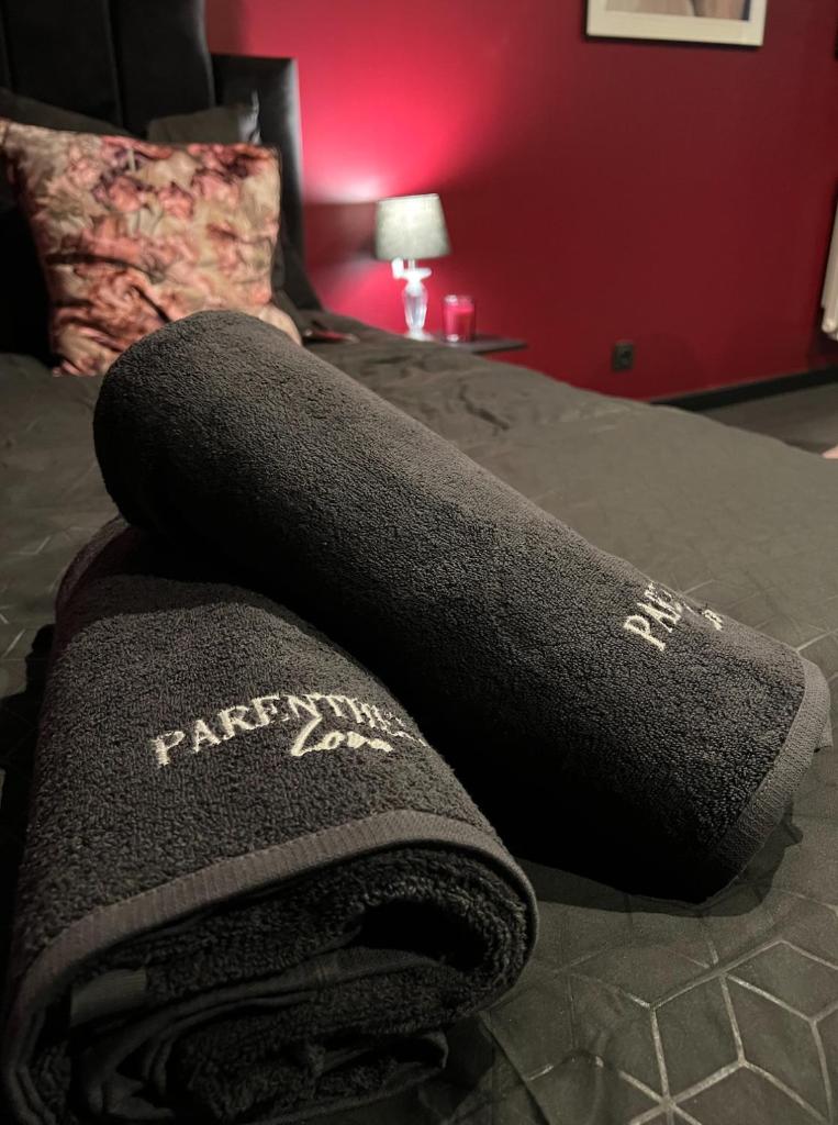 PARENTHESE LOVE - Amour & Tentation Suite Balnéo SPA Proche Orly-Paris photo 4