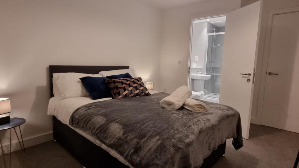 Rooms of B90 Contractor & Family Stays Near NEC BHM Airport