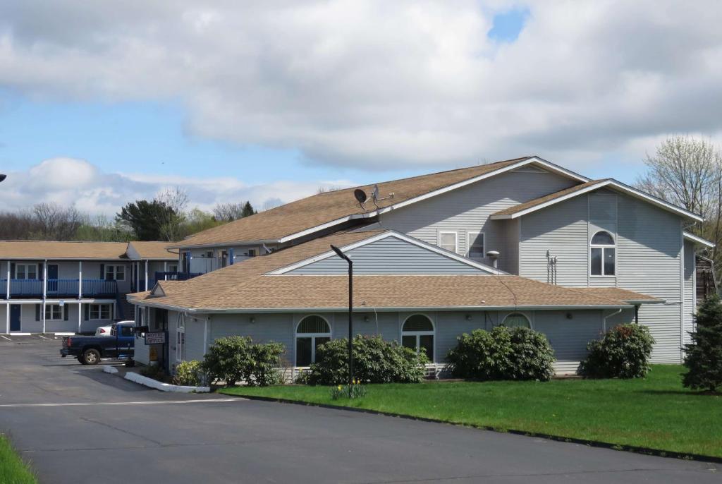 Days Inn by Wyndham Middletown/Newport Area image