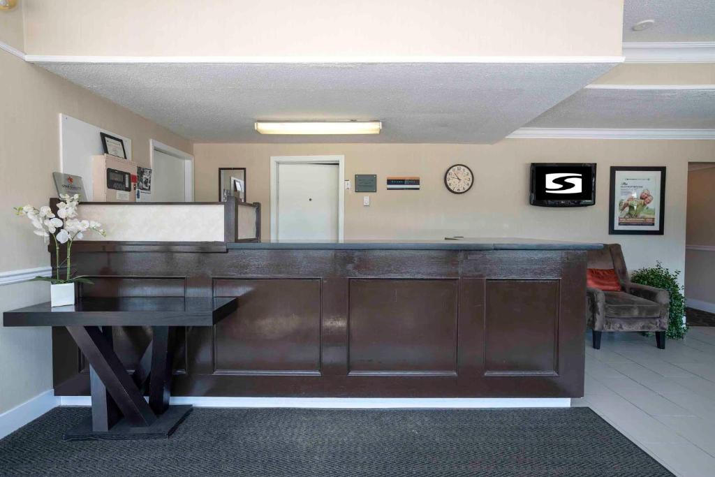 Sandman Inn Blue River photo 1