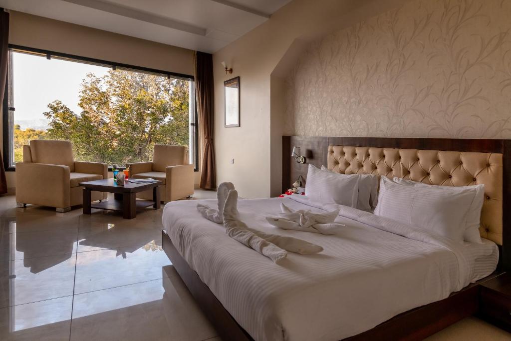 Savitri Resort photo 1