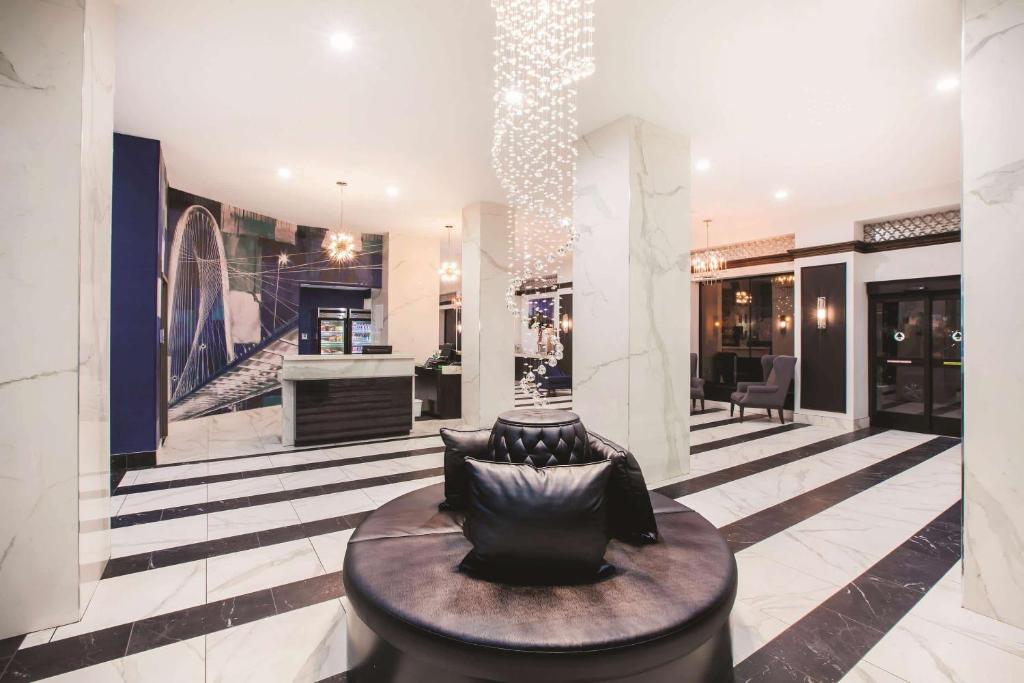 Holiday Inn Express - Dallas Downtown, an IHG Hotel photo 2