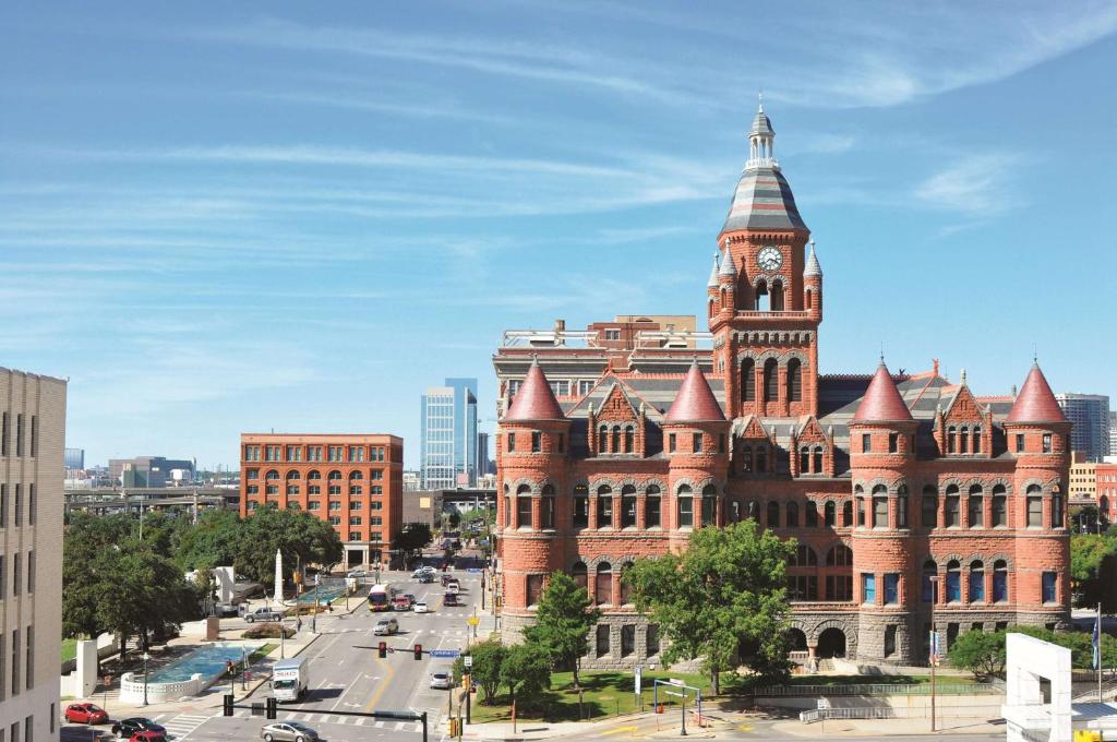 Holiday Inn Express - Dallas Downtown, an IHG Hotel photo 4