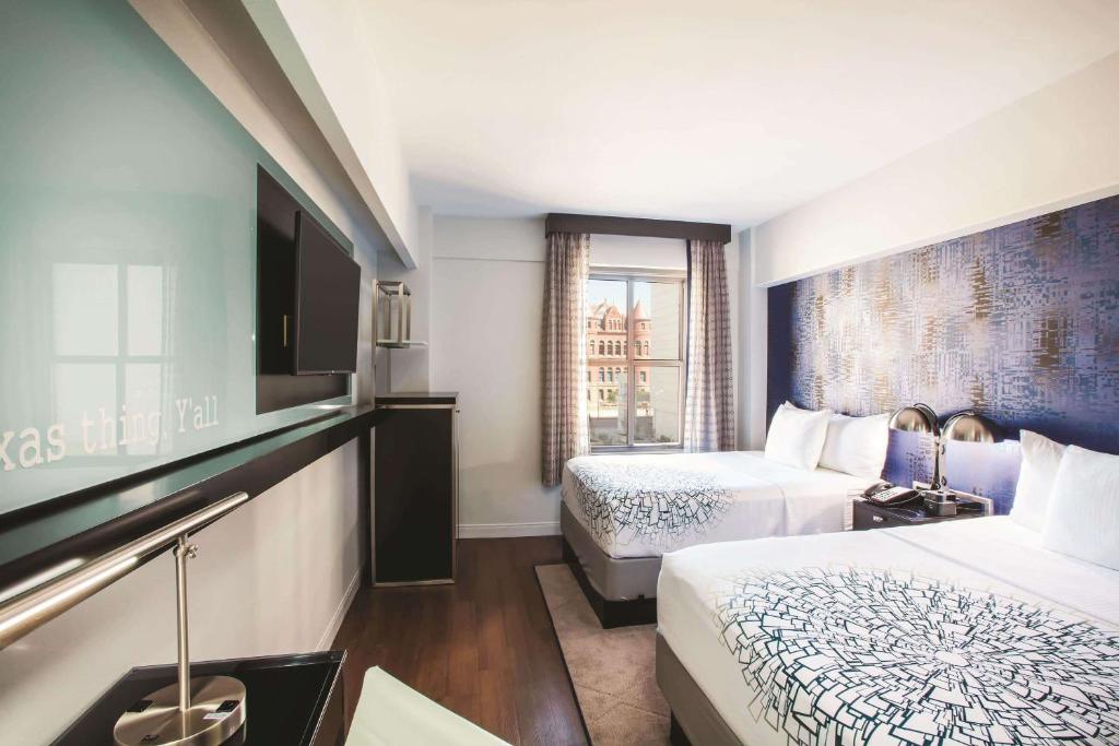 Семейный (Двухместный номер с 2 двуспальными кроватями), La Quinta by Wyndham Dallas Downtown