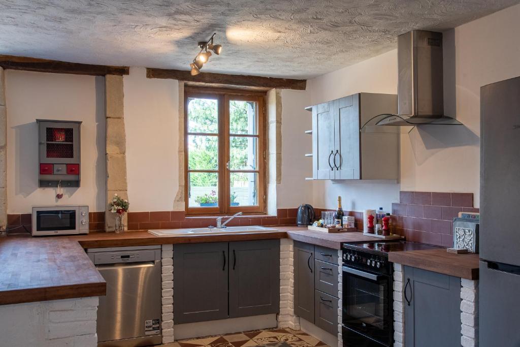 Lavender House - Traditional stone house oozing charm and character photo 2
