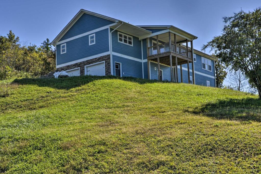 Trenton House with Mountain Views, Fire Pit and Grill! photo 2