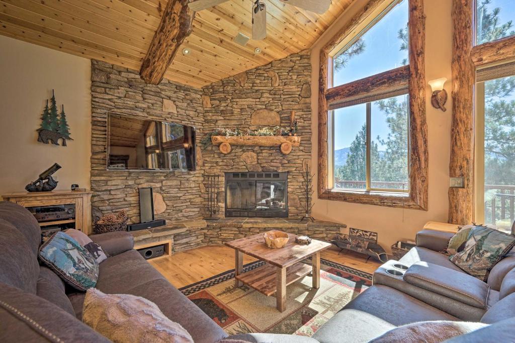 Cozy Cabin with Mountain Views about 4 Mi to Snow Summit photo 2