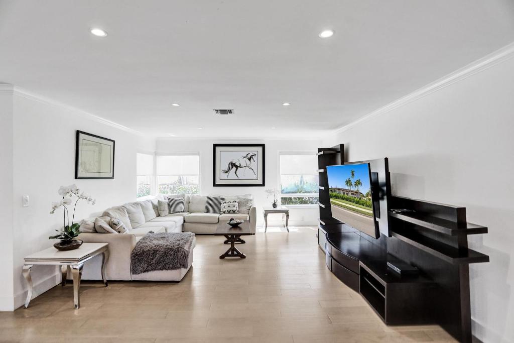 Miami Pool House image