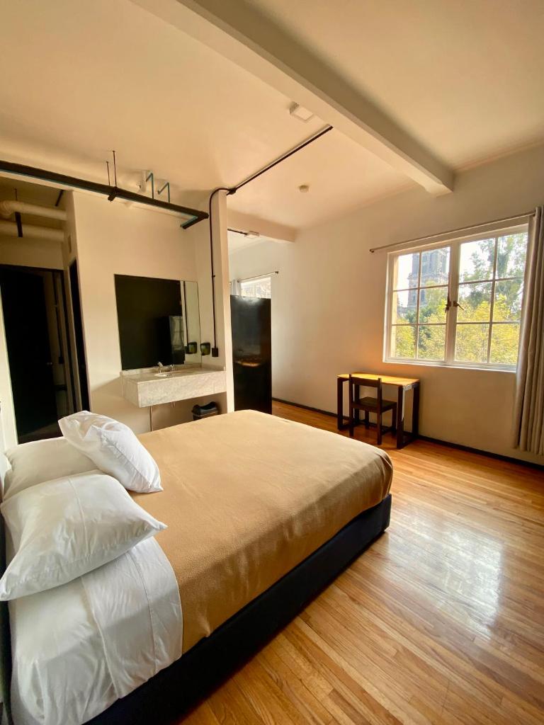 Четырехместный (Улучшенный четырехместный номер), Hostel Mundo Joven Catedral