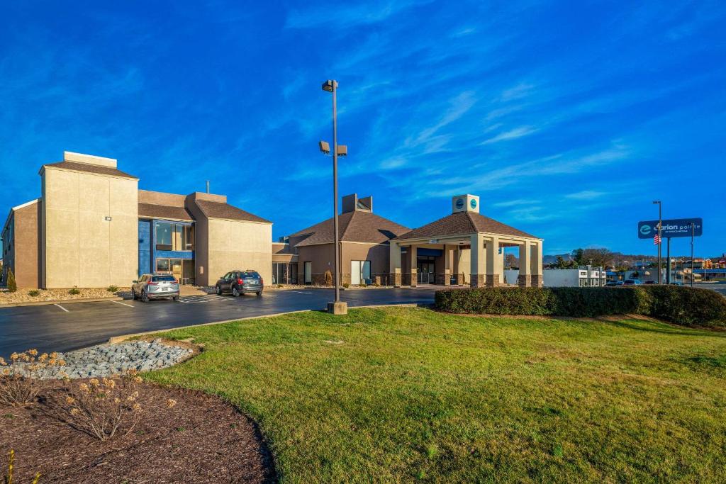 Clarion Pointe Harrisonburg photo 4