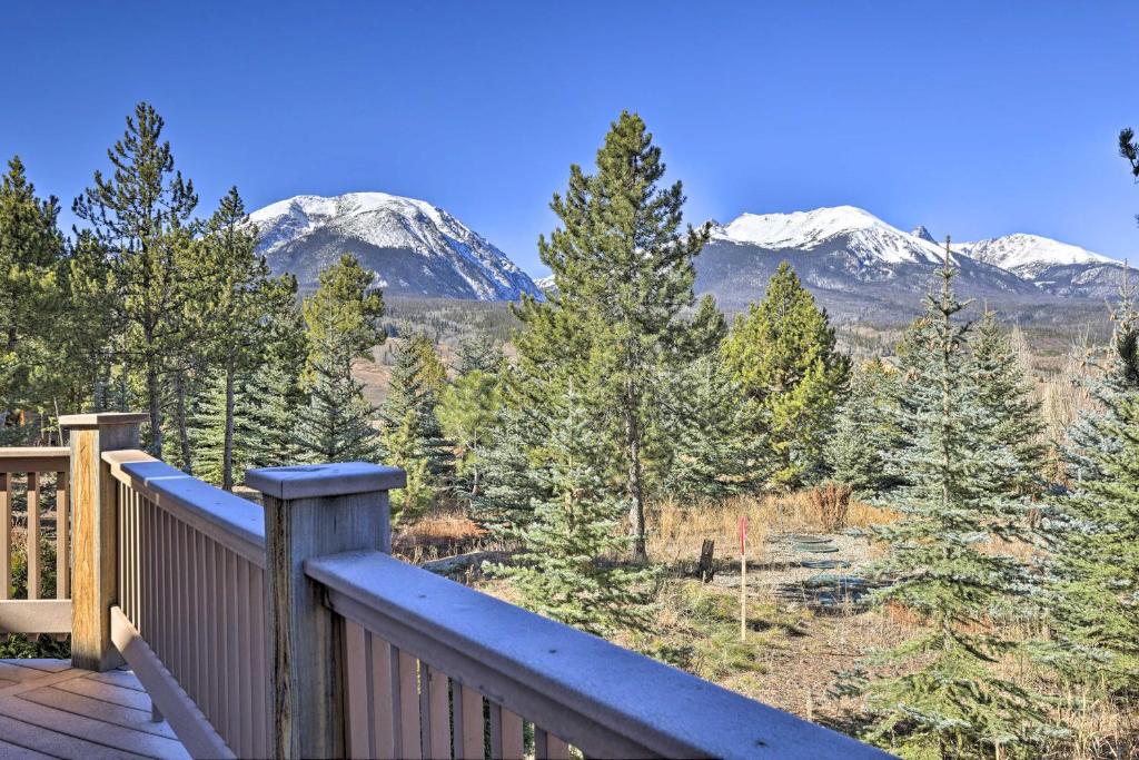 Silverthorne Cabin with Deck, Grill and Balcony!
