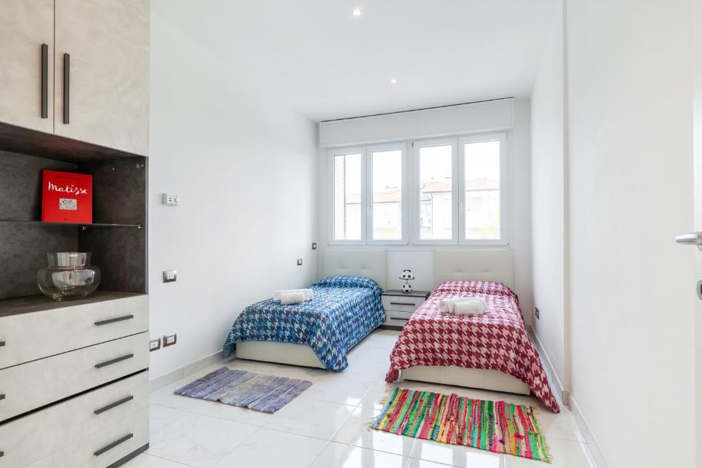 Seaside Flat with Swimming Pool, Private Parking and Beach photo 2
