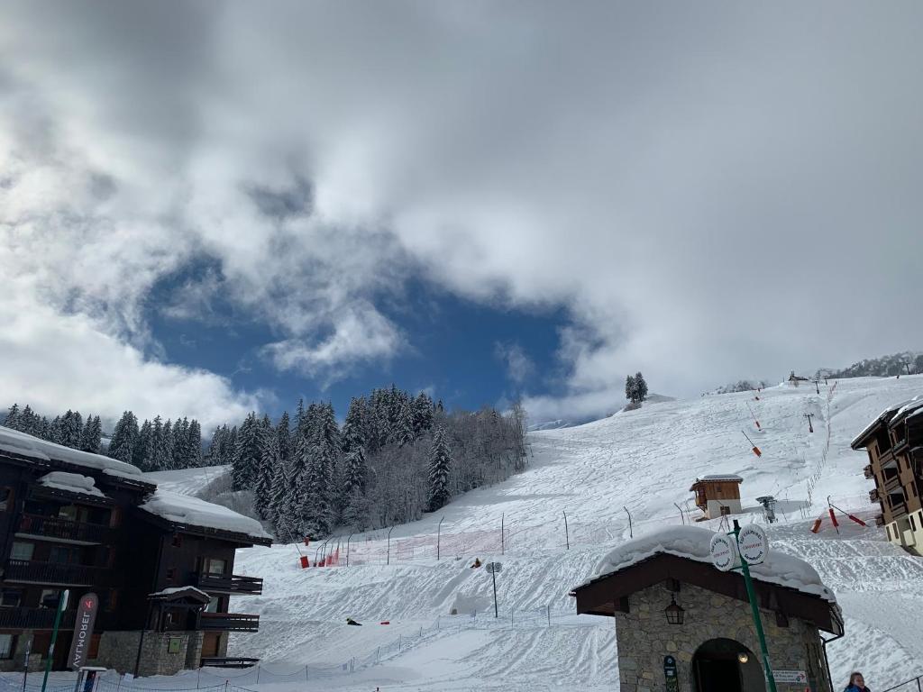 Valmorel Studio Skis aux pieds photo 3