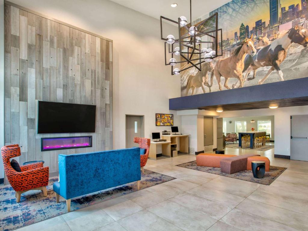 La Quinta by Wyndham Dallas - Las Colinas photo 2