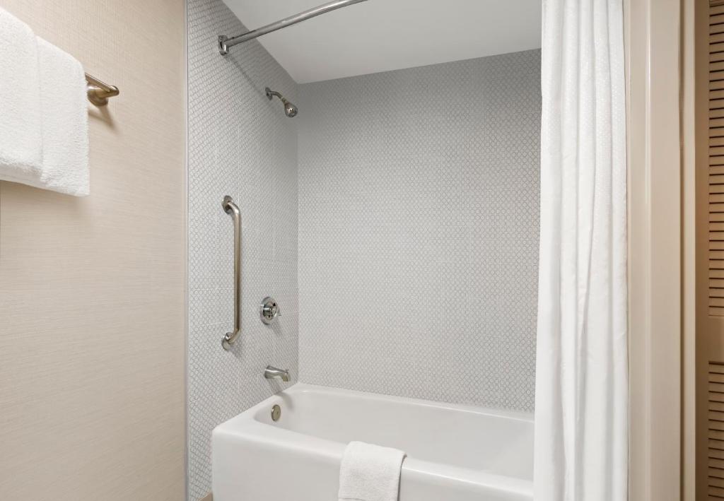 Двухместный (Двухместный номер с 2 двуспальными кроватями), OYO Townhouse Dallas Love Field Airport