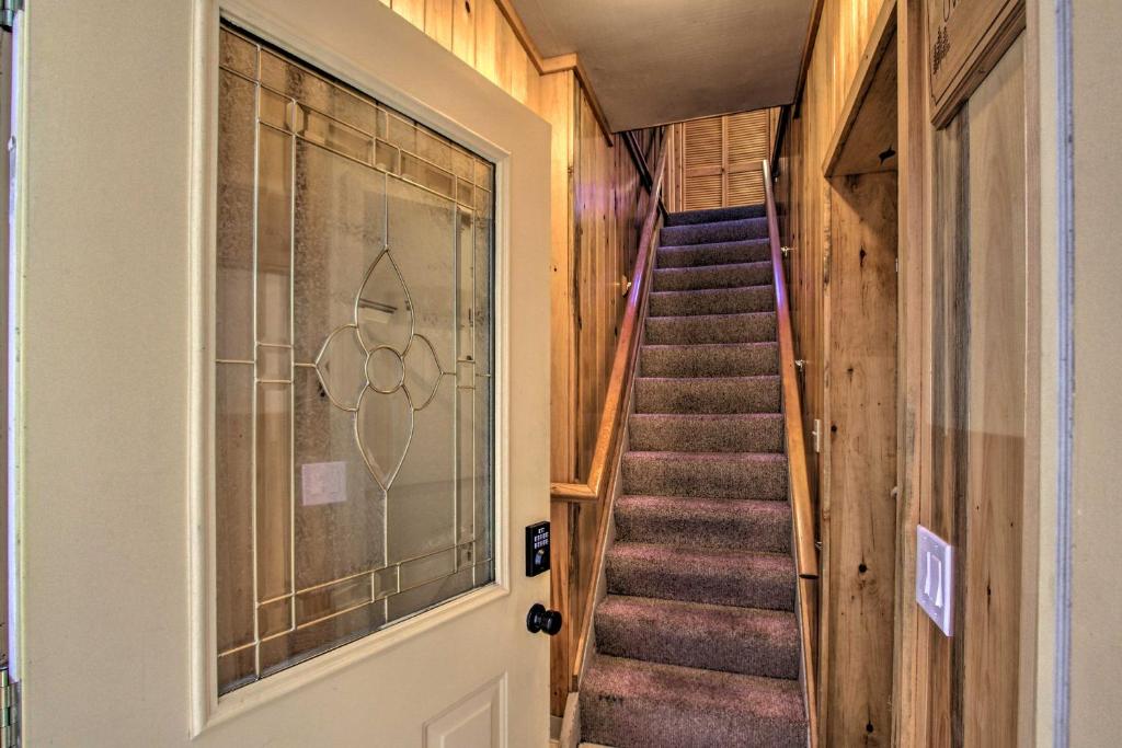 Owls Nest Studio with Hot Tub Hike Nearby! photo 3