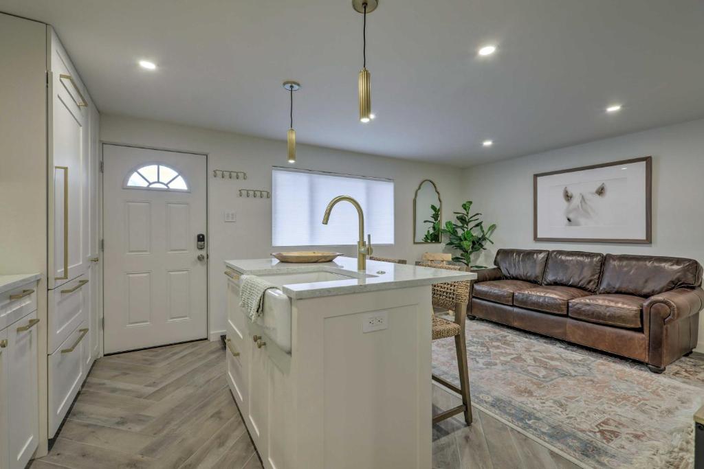 Aspen Condo with Mountain Views and Ski Access! photo 2