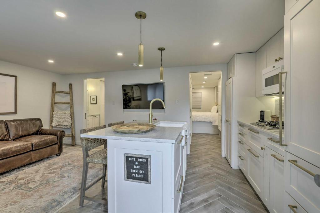 Aspen Condo with Mountain Views and Ski Access! photo 3