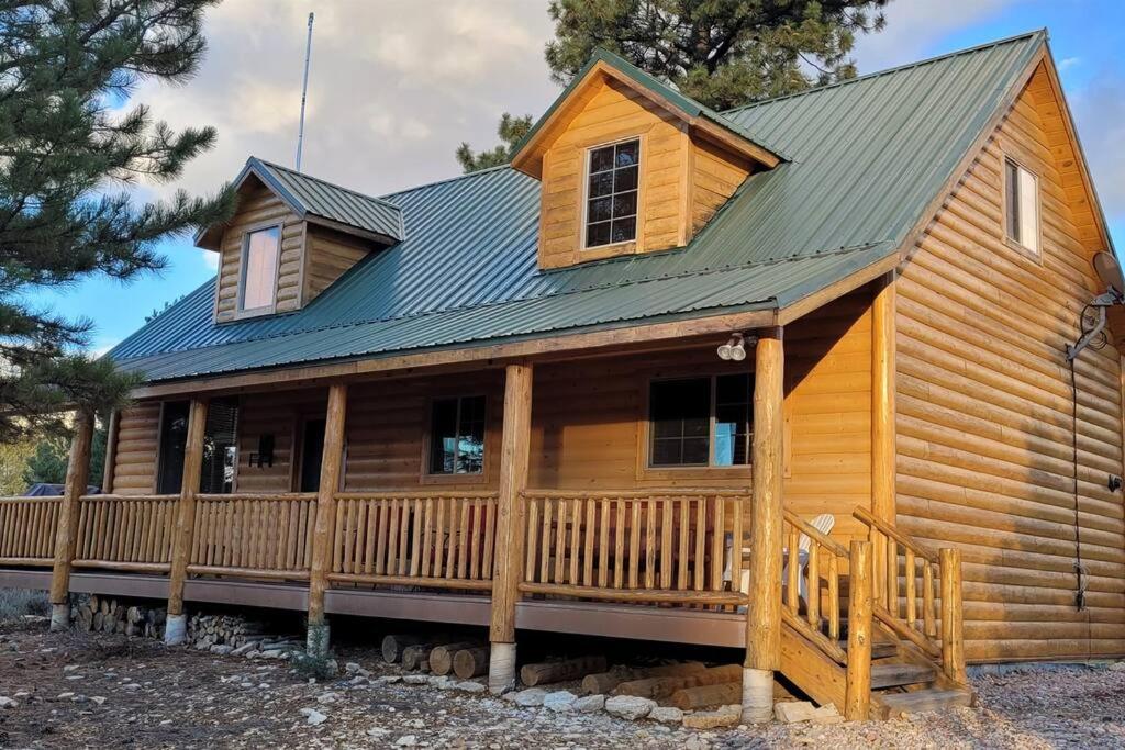 Log Cabin Zion Retreat. Walking distance to East Zion Trails image