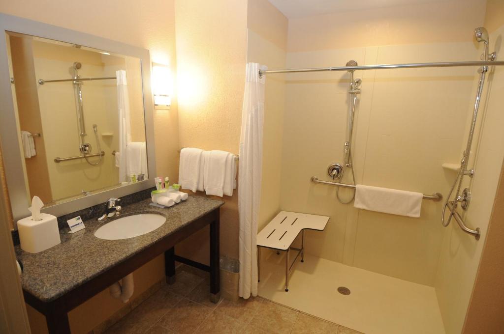 Holiday Inn Express Somerset, an IHG Hotel photo 2