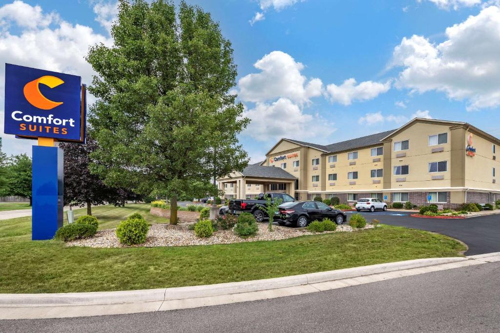 Comfort Suites North image