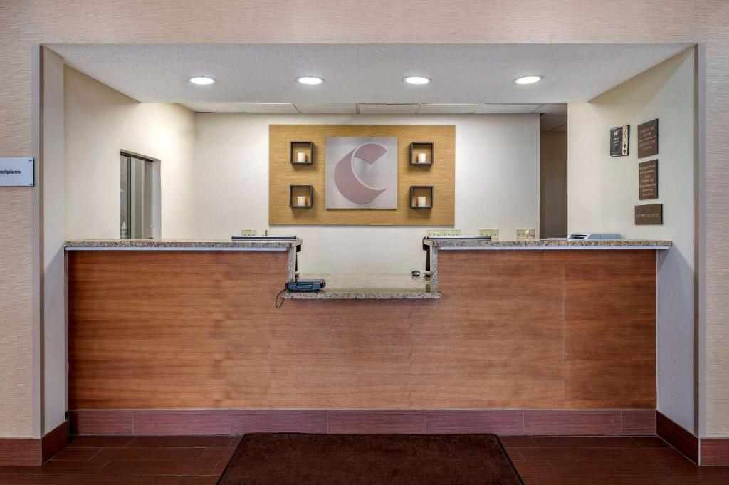 Comfort Suites North Elkhart photo 2