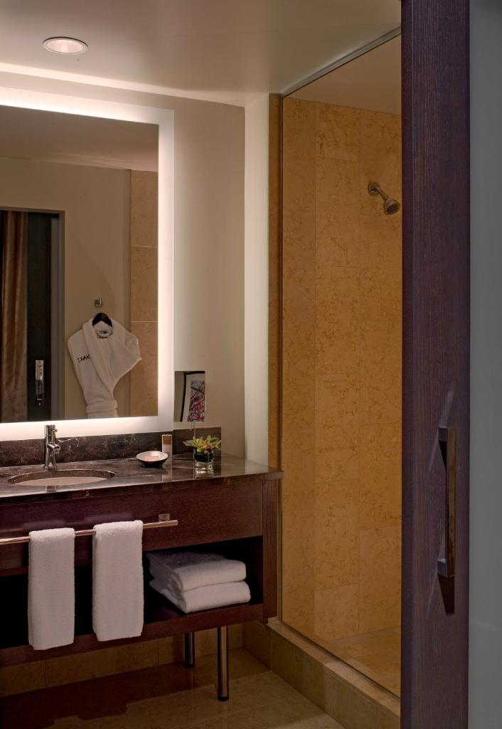 Hyatt At Olive 8 Room Type - Luxury King Room