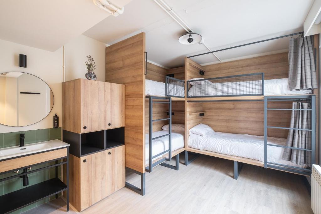 LATROUPE Grand Place Hostel photo 2