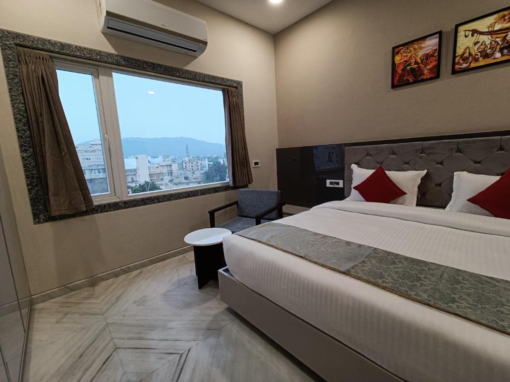 Hotel Shri Anand Dham, Nathdwara - 125 Meters away from the temple photo 4