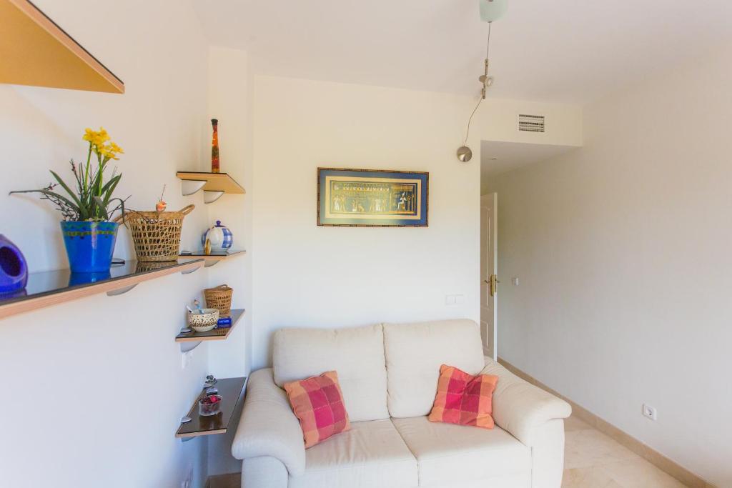 3-Bed Apt Sleeps 5 w Views & Golf & Country Club - Tap to explore photos