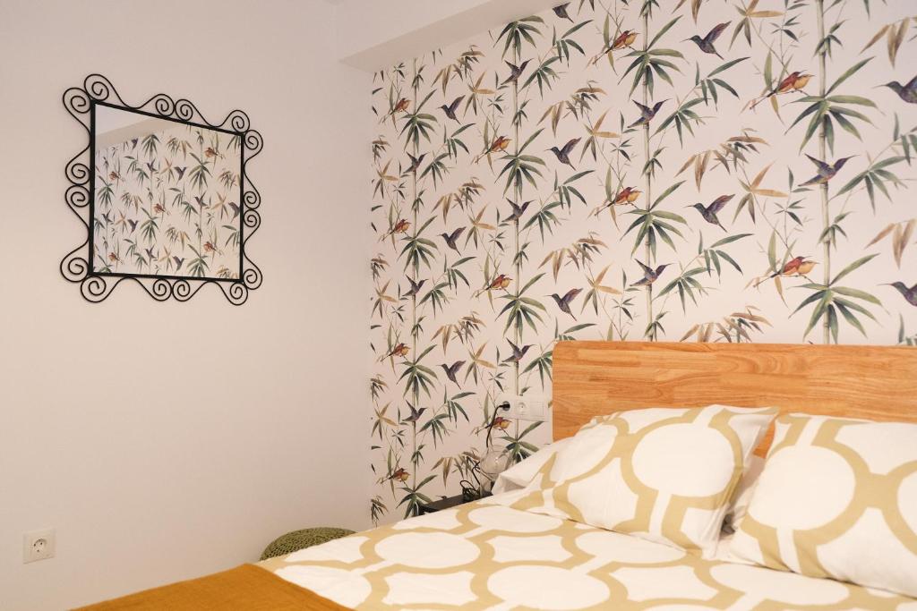 Cute Central Apartment - Tap to explore photos