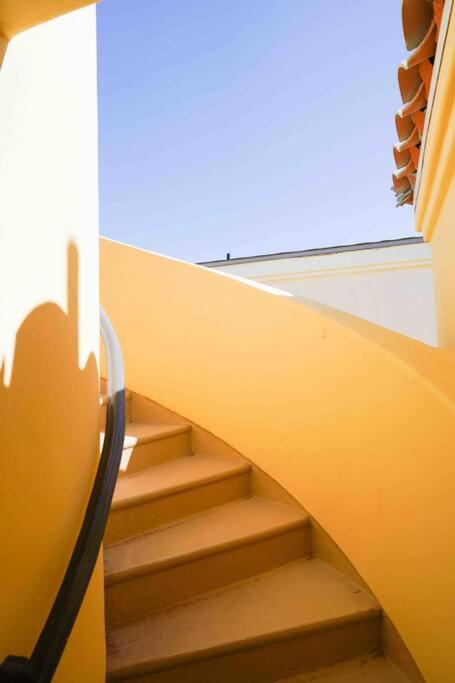 Stunning Hollywood Beach Ocean Front Home-0xnard photo 2