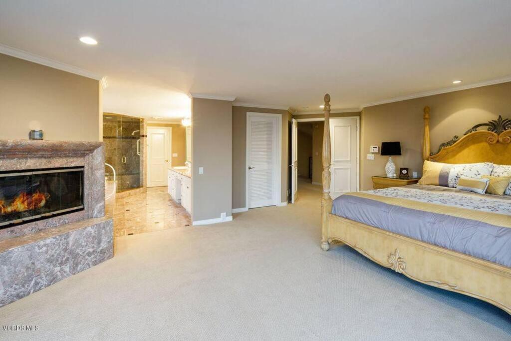 Stunning Hollywood Beach Ocean Front Home-0xnard photo 3