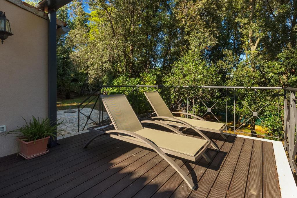 Holiday house in Pula,30 m from the sea photo 1